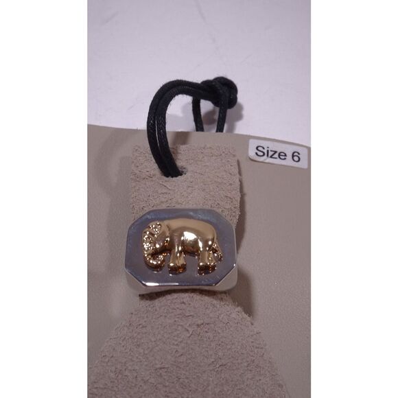 Urban OutfittersWomen's Silver GOLD  elephant Signet Ring  Size 6  NWT $40.00 - Picture 4 of 6
